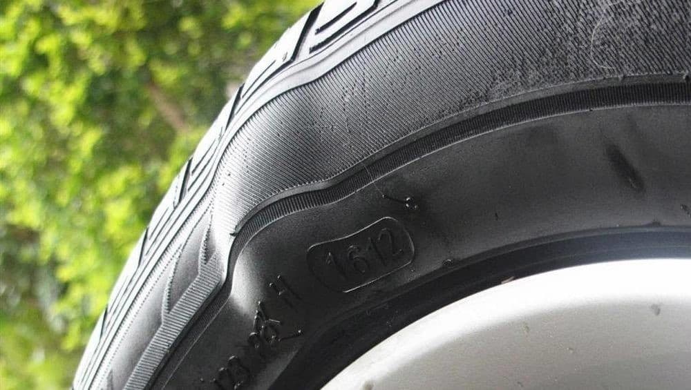 Kiểm Tra Lốp Xe Ô tô